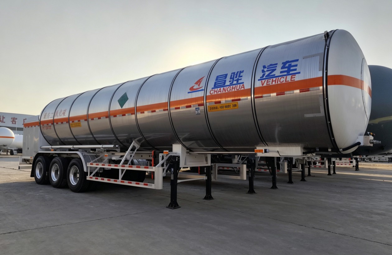 Liquid CO₂ Transportation Expert: An Overview of the HCSV HCH9400GDYB CO₂ Tanker Liquid CO₂ Transportation Expert: An Overview of the HCSV HCH9400GDYB CO₂ Tanker