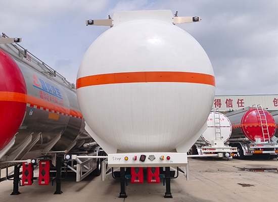 /uploads/image/2026/08/18/HCSV heavy-duty tanker semi-trailer with reinforced tank structure.jpg HCSV heavy-duty tanker semi-trailer with reinforced tank structure.jpg