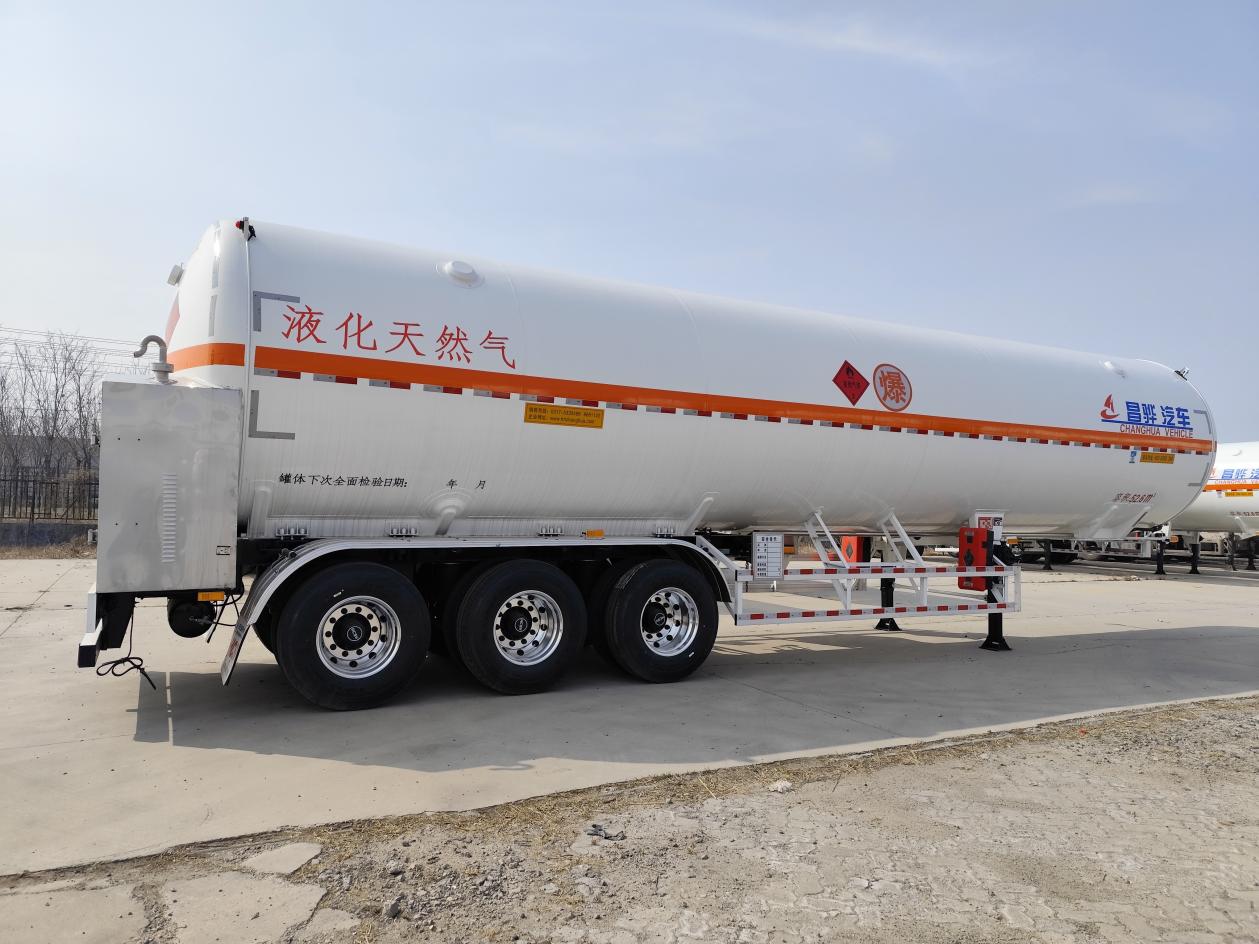 HCSV LNG tank semi-trailer with vacuum-insulated cryogenic tank for LNG transportation HCSV LNG tank semi-trailer with vacuum-insulated cryogenic tank for LNG transportation