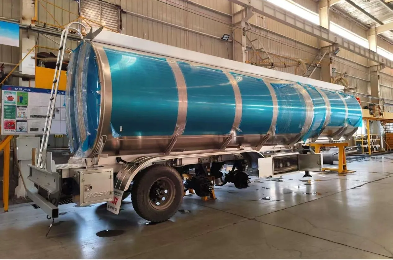 Finished HCSV aluminum tanker trailer undergoing final manufacturing and inspection procedures Finished HCSV aluminum tanker trailer undergoing final manufacturing and inspection procedures