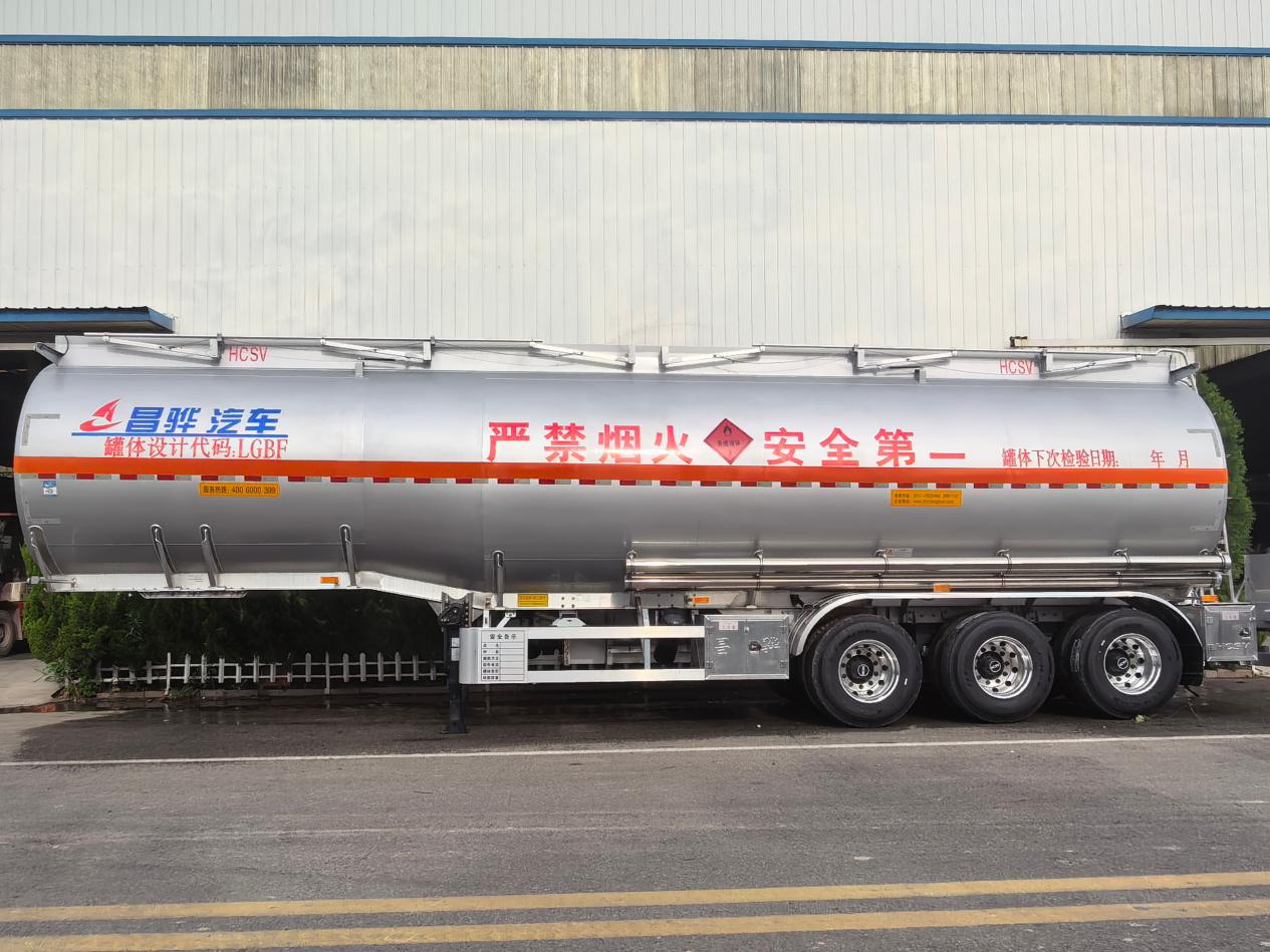 silver HCSV hazardous liquid tank trailer with a corrosion-resistant exterior finish silver HCSV hazardous liquid tank trailer with a corrosion-resistant exterior finish